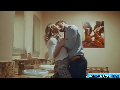 ❤️ 공공 화장실에서 가슴이 큰 금발이 당신을 유혹 할 때 ❤️❌ 창녀 포르노에서 ko.ixiporn.ru ️❤